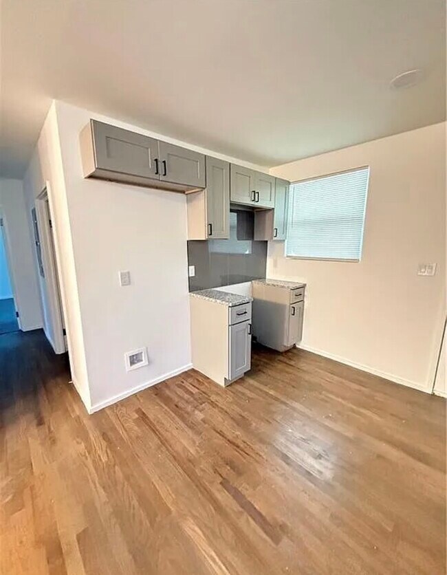 Building Photo - 3145 Locke Dr SE