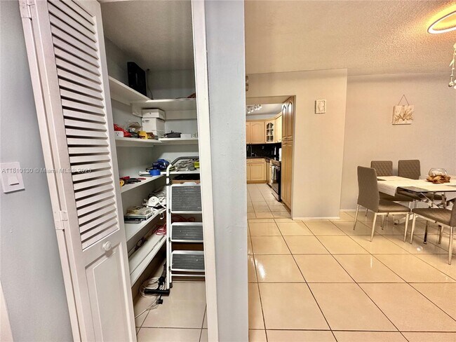 Building Photo - 6039 Collins Ave