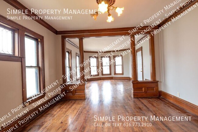 Building Photo - 610 Michigan St NE