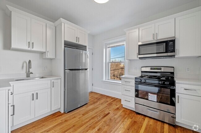Building Photo - 307 Medford St