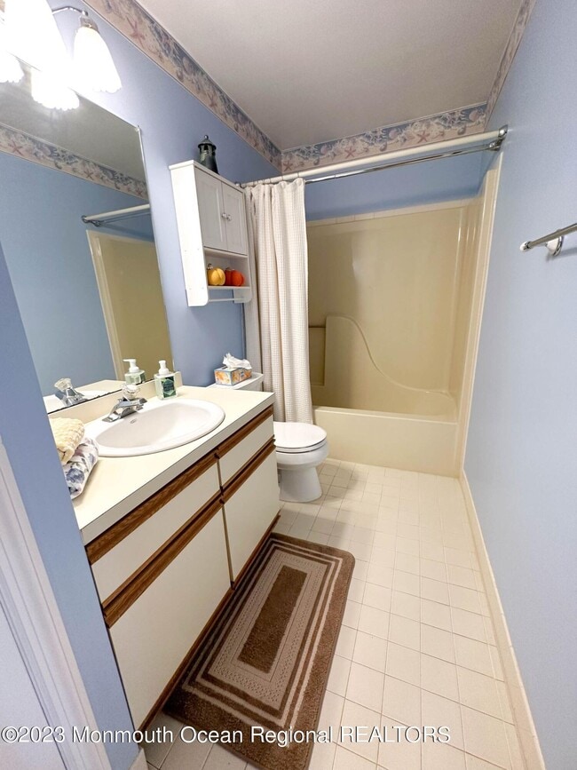 Building Photo - 2 Basset Ct