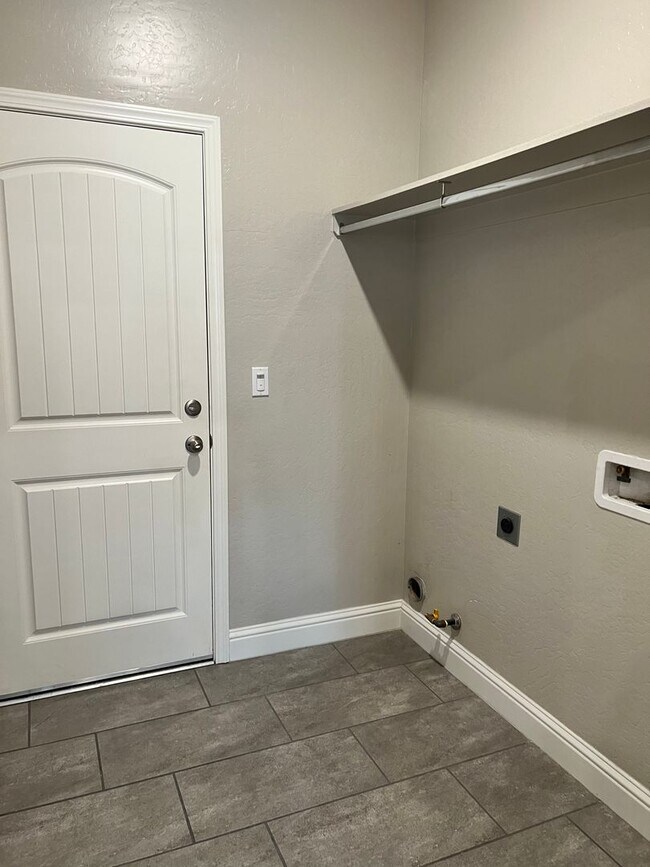 Building Photo - Charming and Elegant Home in Clovis District