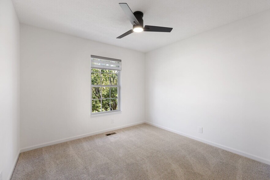 Building Photo - 2150 Blake Dr