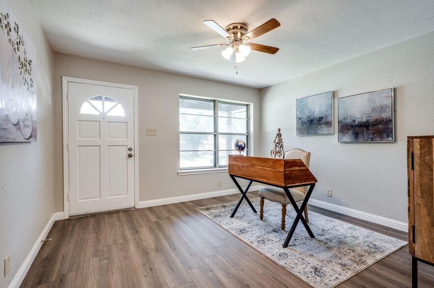 Building Photo - 724 Toni Dr