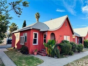 Building Photo - 270 W 9th St