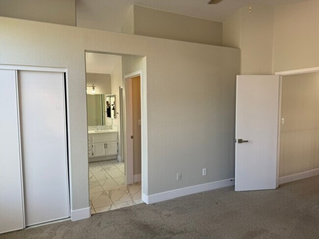 Building Photo - STUNNING & GORGEOUS 4 BED/2.5 BATH POOL HOME IN ELDORADO! *** ONLY $2,599 ***