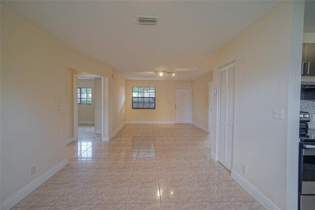 Building Photo - 5720 SW 26th St