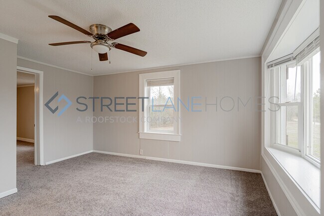 Building Photo - Charming 4 Bedroom in Campobello!