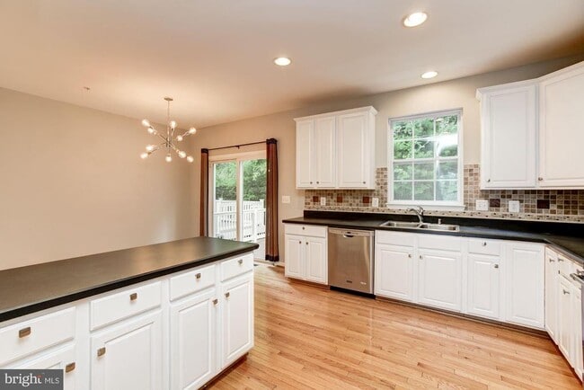 Building Photo - 7041 Water Oak Rd