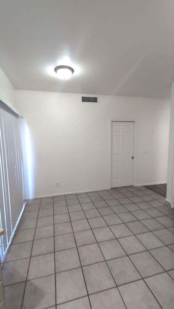 Building Photo - 2098 E Mallard Ct