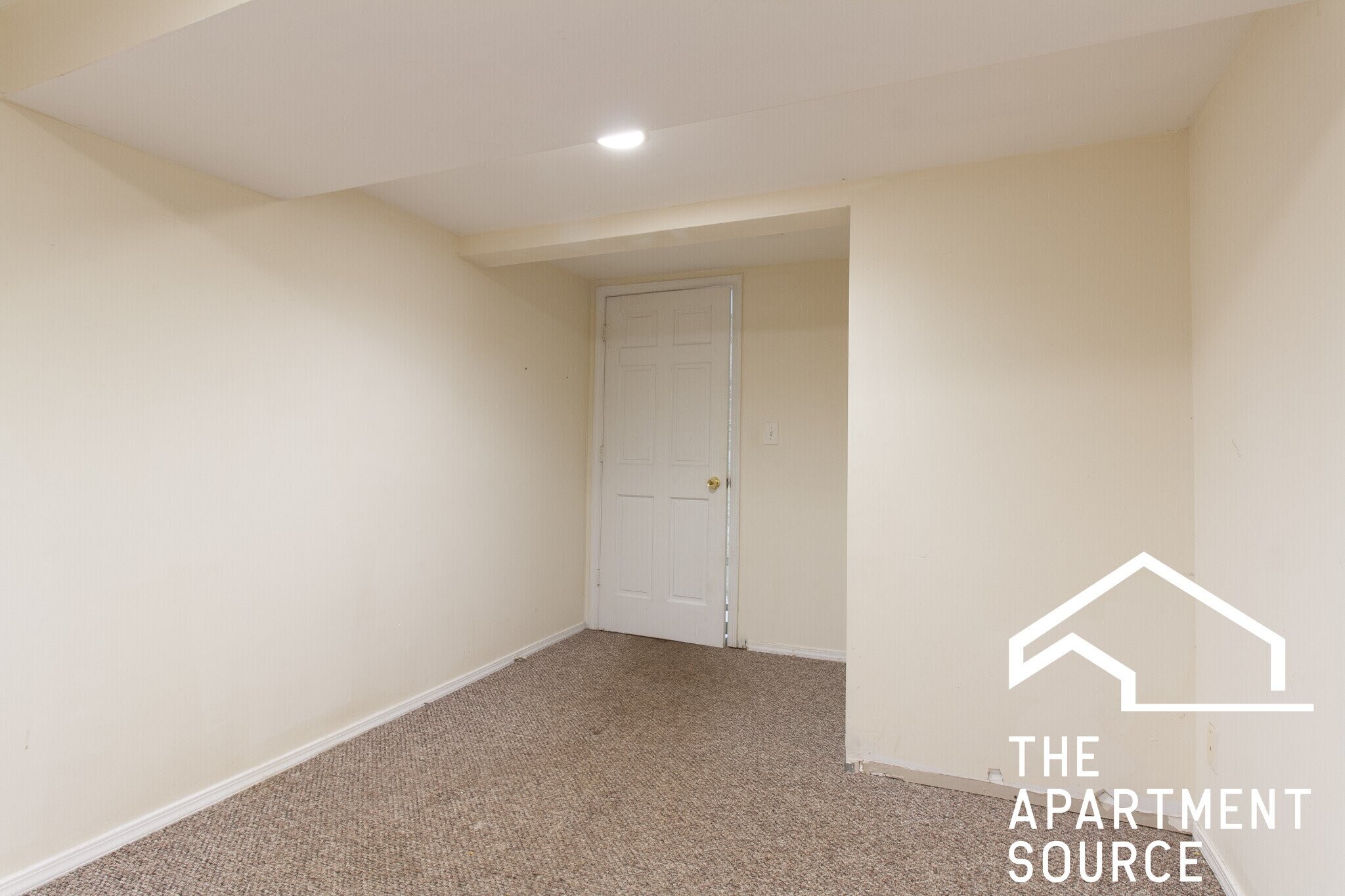 Building Photo - 826 W Dakin St