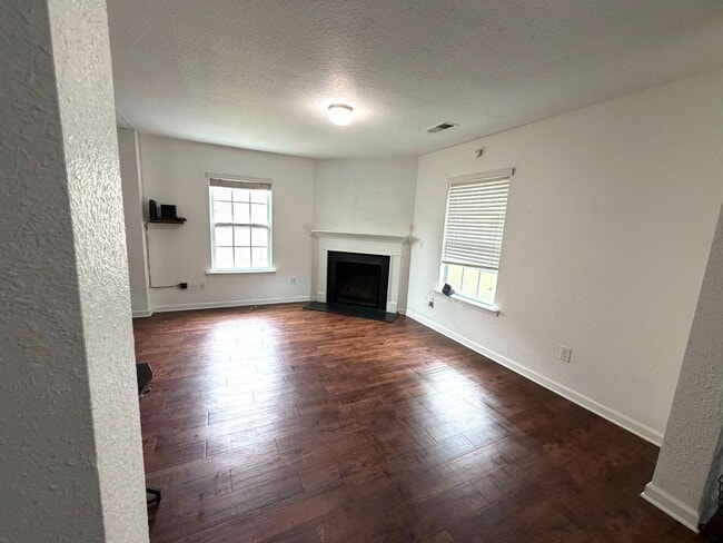 Building Photo - 836 Chariot Way