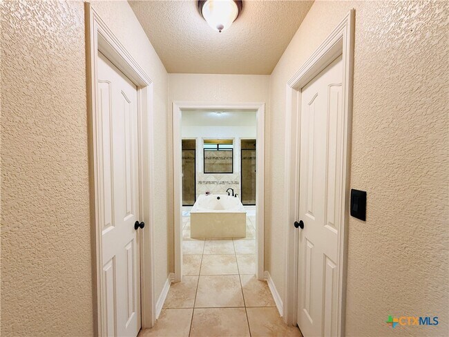 Building Photo - 6403 Flag Stone Dr
