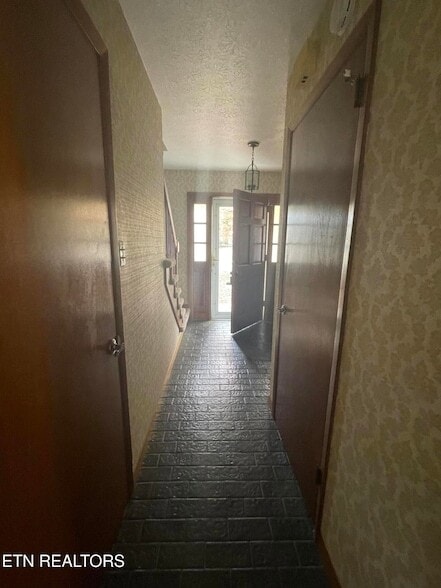 Building Photo - 9505 E Laurens Ln