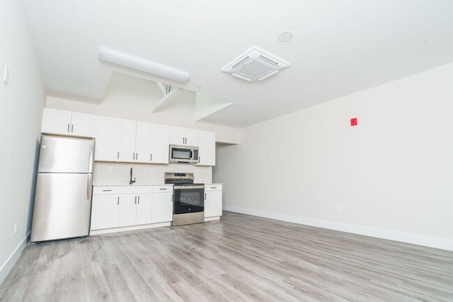 Building Photo - Riverwalk Apartments