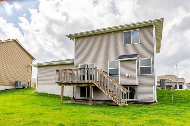 Building Photo - ALTOONA GEM!! 3 Bedroom, 2 Bathroom Home in Altoona!