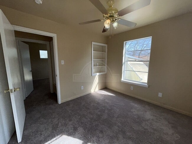 Building Photo - 127 W Stacie Rd