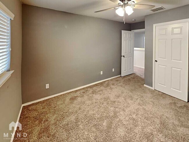 Building Photo - 9203 Silver Vista