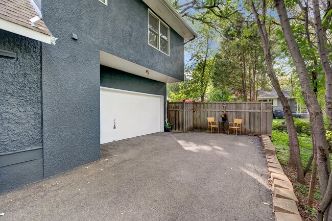 Building Photo - 4216 Brookside Ave