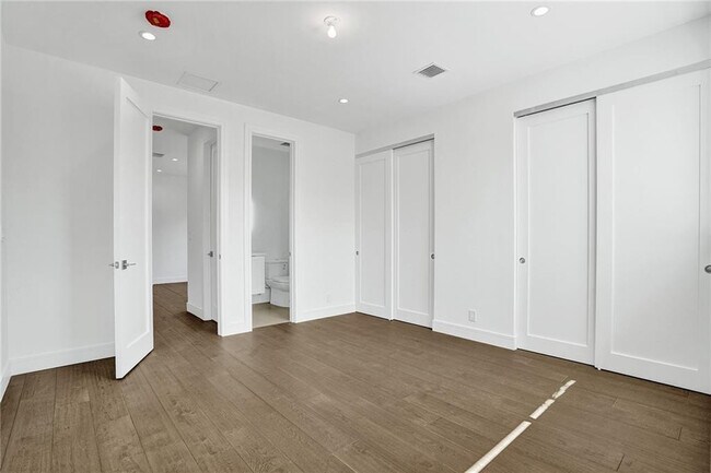 Building Photo - 1211 SE 1st St