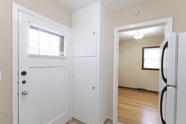 Building Photo - 1425 S 11th St