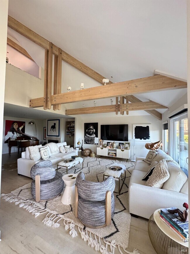 Building Photo - 67 Via Los Altos