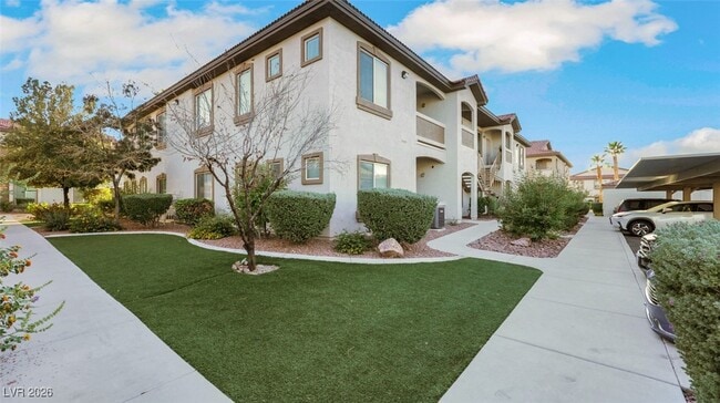 Building Photo - 2305 W Horizon Ridge Pkwy