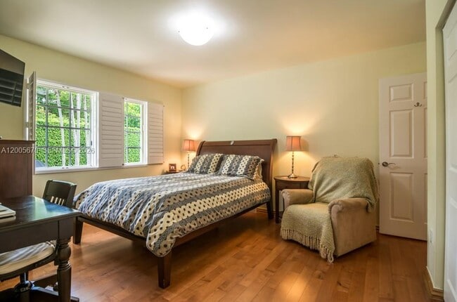 Building Photo - 1237 Aduana Ave