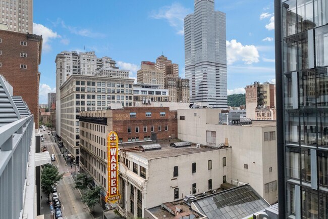 Building Photo - 301 5th Ave