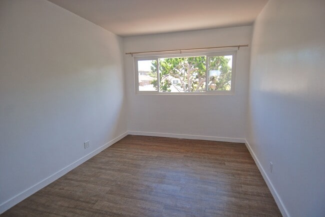 Building Photo - 1446 Manhattan Beach Blvd