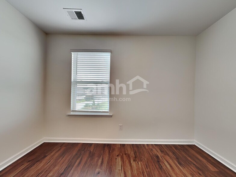 Building Photo - 116 Troupe Dr