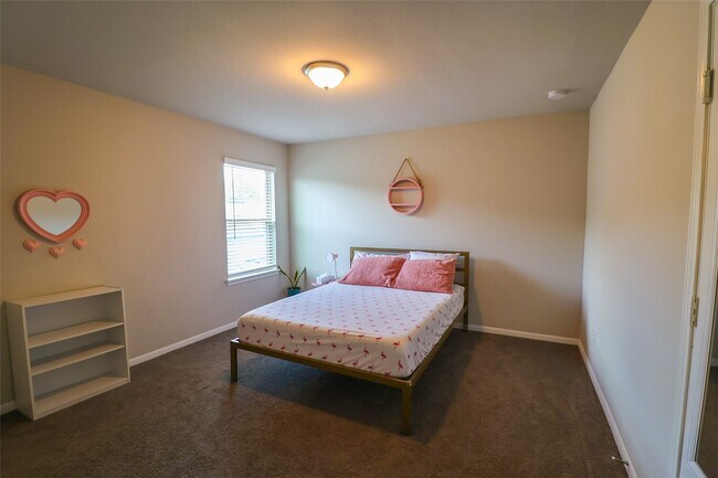 Building Photo - 27035 Badger Way