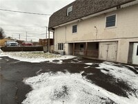 Building Photo - 825 10th Ave