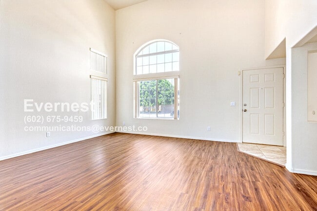 Building Photo - Lovely 3-Bedroom Home with Spacious Layout...