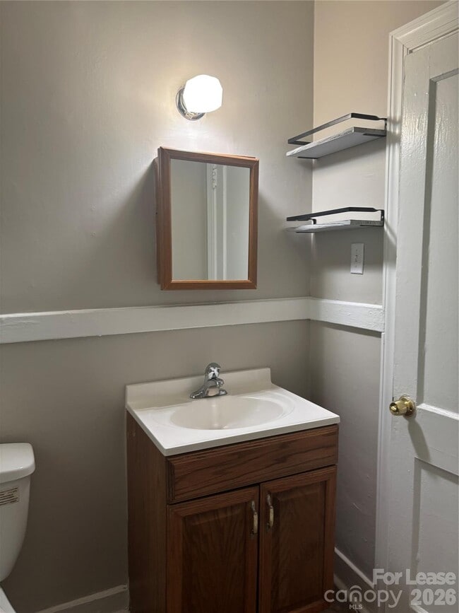 Building Photo - 2565 Brentwood Pl