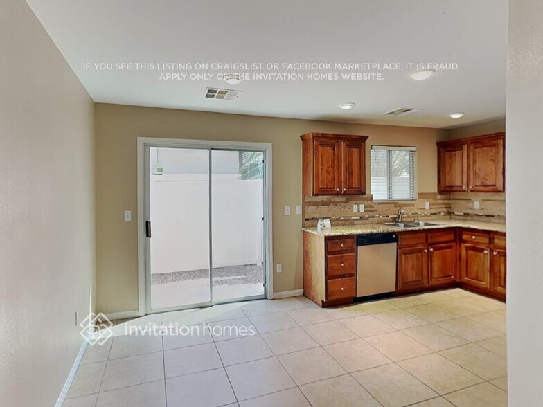 Building Photo - 9180 Giardino Villa St