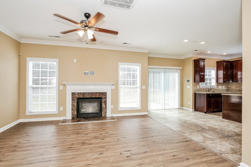 Building Photo - 708 Peach Orchard Dr