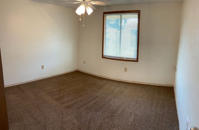 Building Photo - Spacious 2/1 in a great location! Up to 2 Months Free!