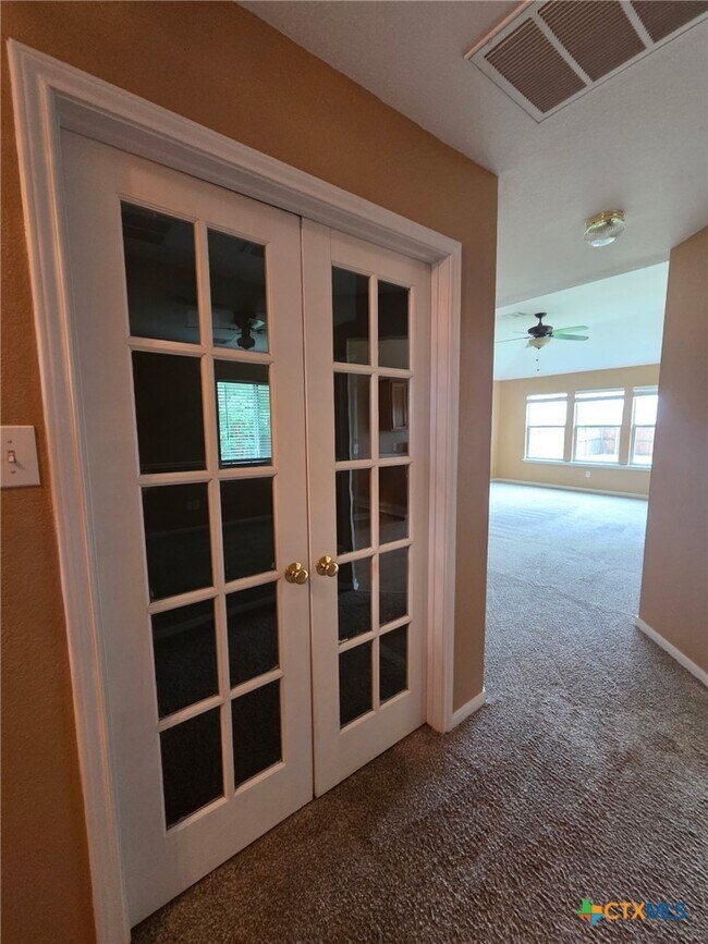 Building Photo - 1120 Ascot St