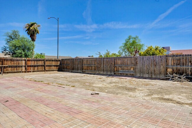 Building Photo - 2739 E Colton Ave