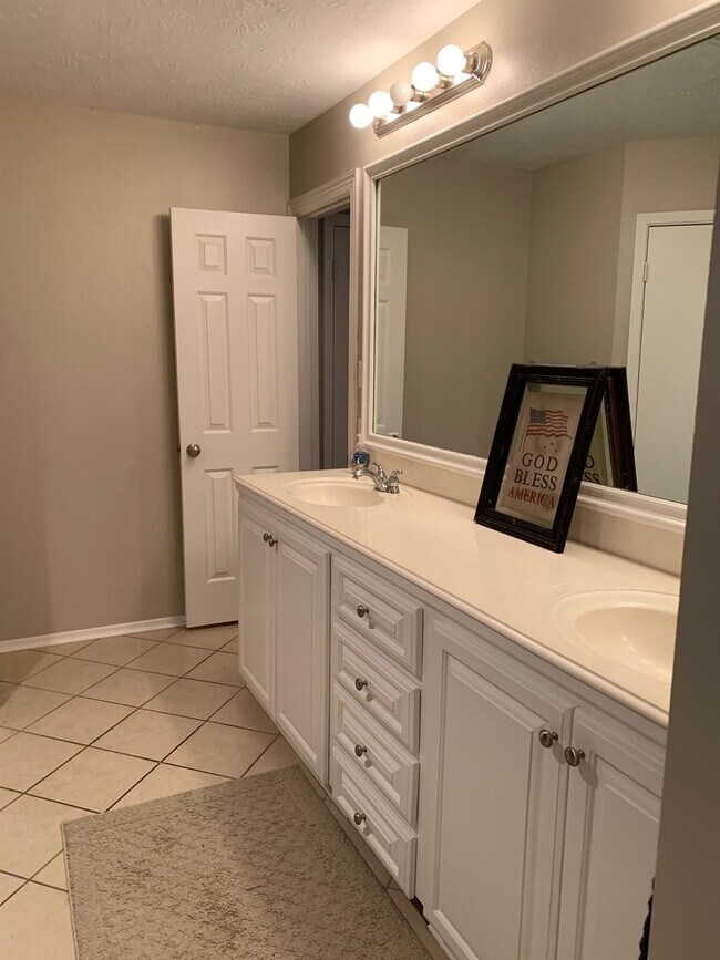 Building Photo - 17122 Kings Walk Ln