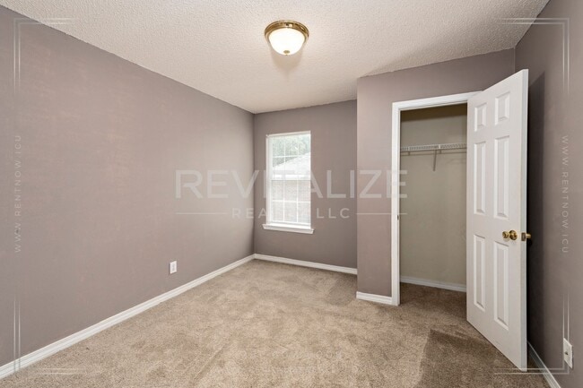 Building Photo - Stunning 4 Bed 2 Bath Home in West Mobile!