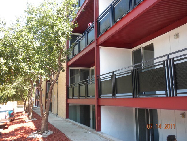 Building Photo - The Newark Apartments