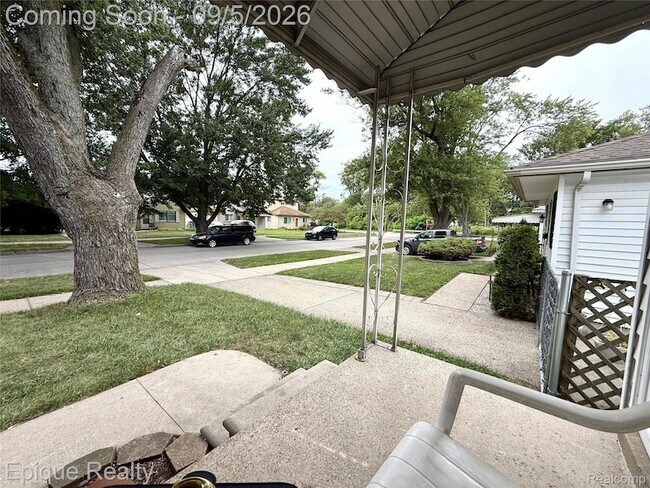 Building Photo - 5627 Clippert St