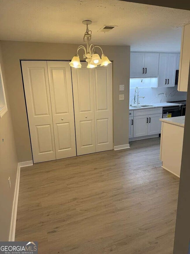 Building Photo - 418 Engle Dr