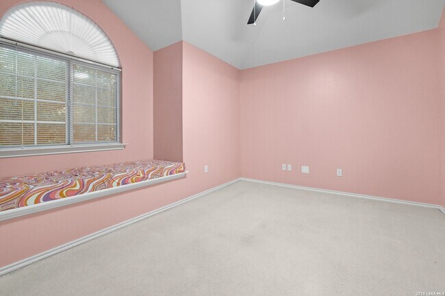 Building Photo - 2634 Lakehills St