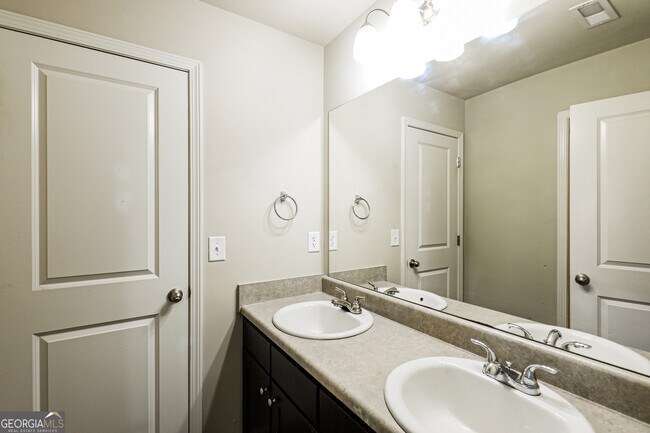 Building Photo - 181 Parkview Pl Dr