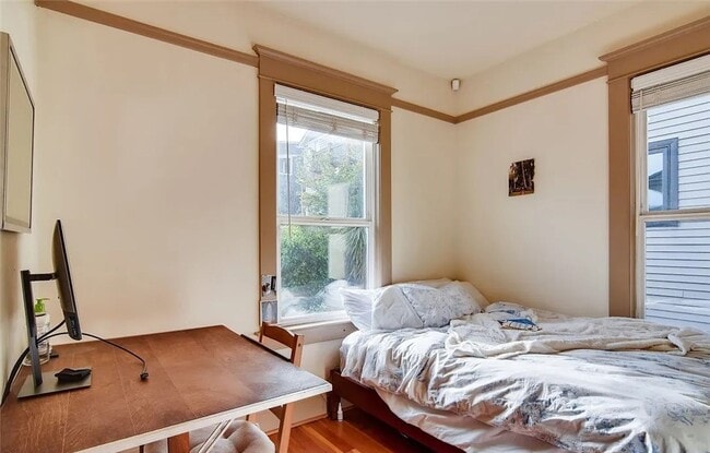 Building Photo - 1017 Taylor Ave N