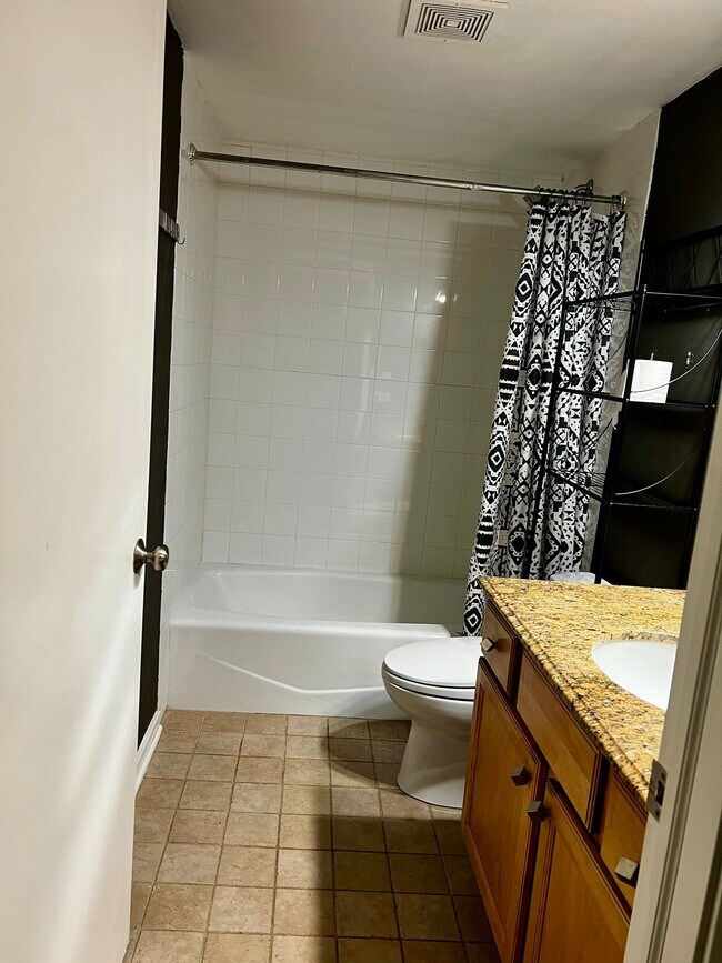 Building Photo - 1222 Brown St