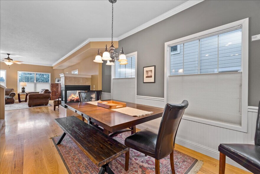 Building Photo - 1433 E Hays St